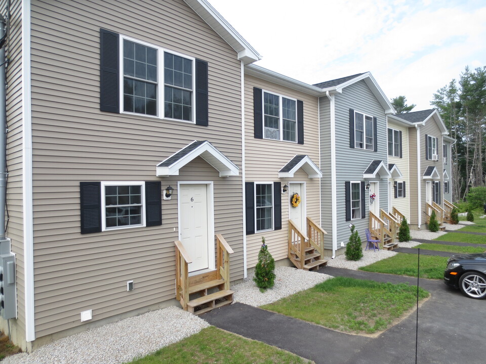 1008 Fieldstone Ln in Hermon, ME - Building Photo