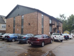 1113 Bertrand St-Unit -2 in Manhattan, KS - Foto de edificio - Building Photo