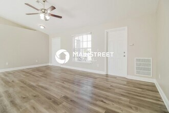 800 Floyd Ave N in Lehigh Acres, FL - Building Photo - Building Photo