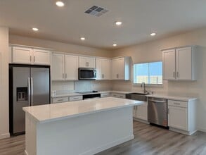 8105 Trapper Rnch Rd in Roseville, CA - Building Photo - Building Photo