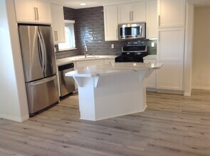 4023 Bluff View Way in Carlsbad, CA - Building Photo - Building Photo