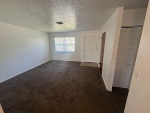21520 Campbell Dr in Brooksville, FL - Building Photo - Building Photo