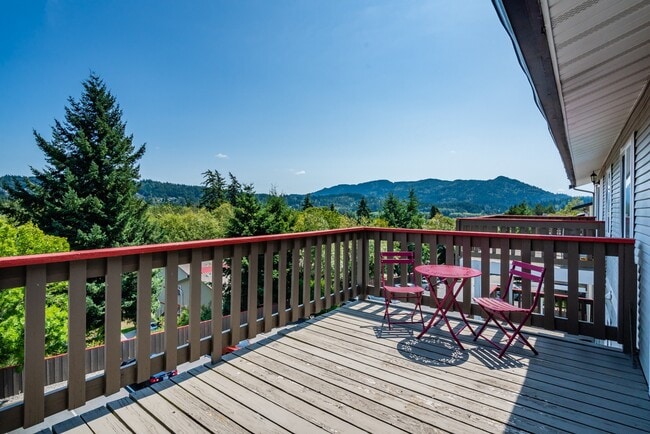 University Heights in Bellingham, WA - Foto de edificio - Building Photo