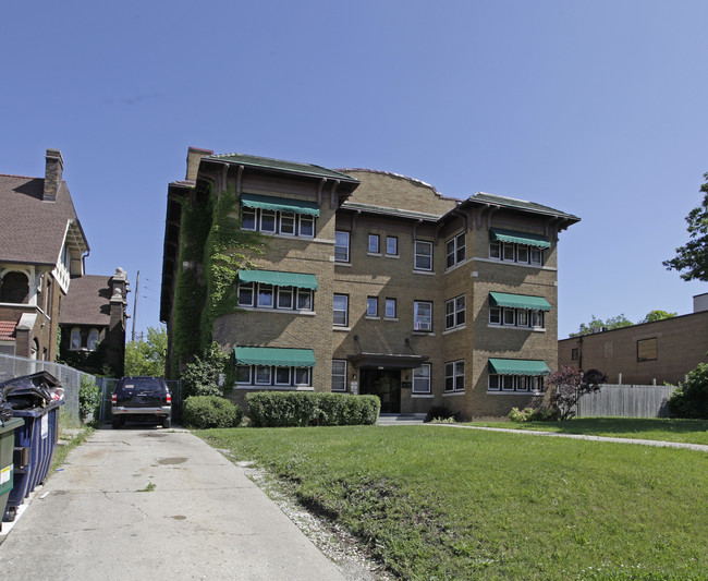 Rundolph Grand Manor Apartments in Milwaukee, WI - Building Photo - Building Photo