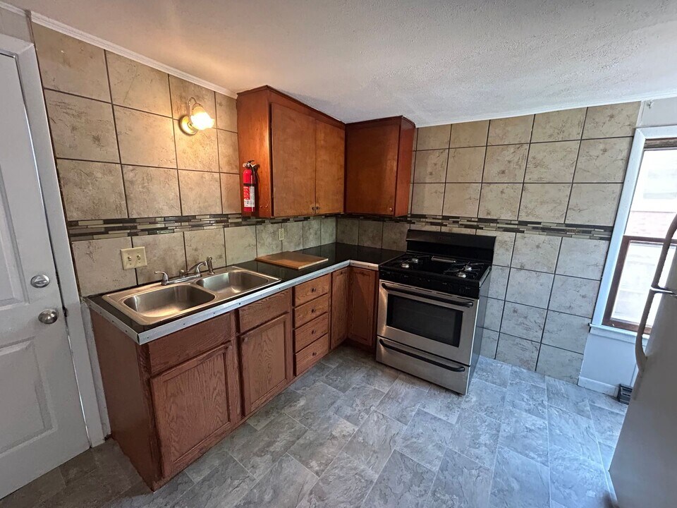 701 W Vine St, Unit UNIT 4 in Kalamazoo, MI - Building Photo