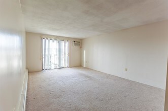 31 Andrew St in Manchester, NH - Building Photo - Building Photo