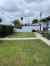 1944 Maple Ave, Unit B in Costa Mesa, CA - Foto de edificio - Building Photo