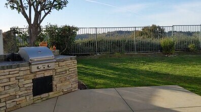31 Ledgewood Dr in Rancho Santa Margarita, CA - Foto de edificio - Building Photo