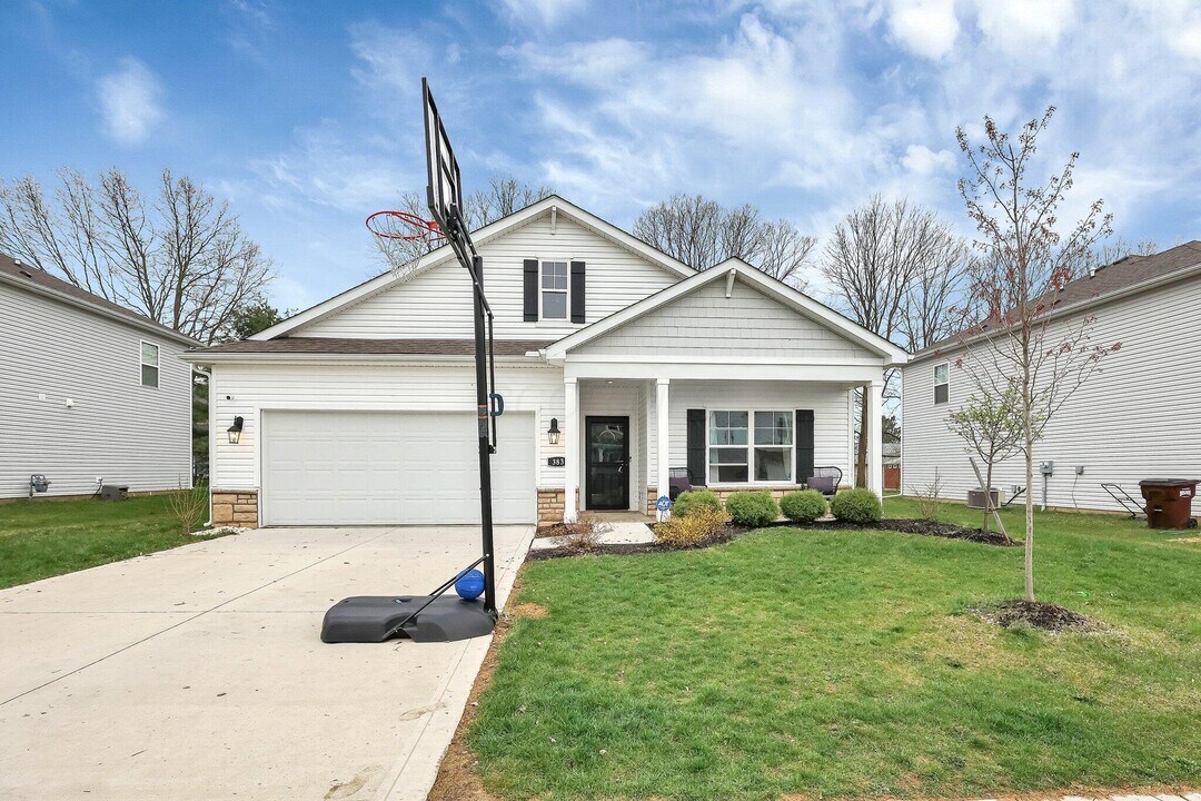 383 Kells Ct E in Newark, OH - Building Photo
