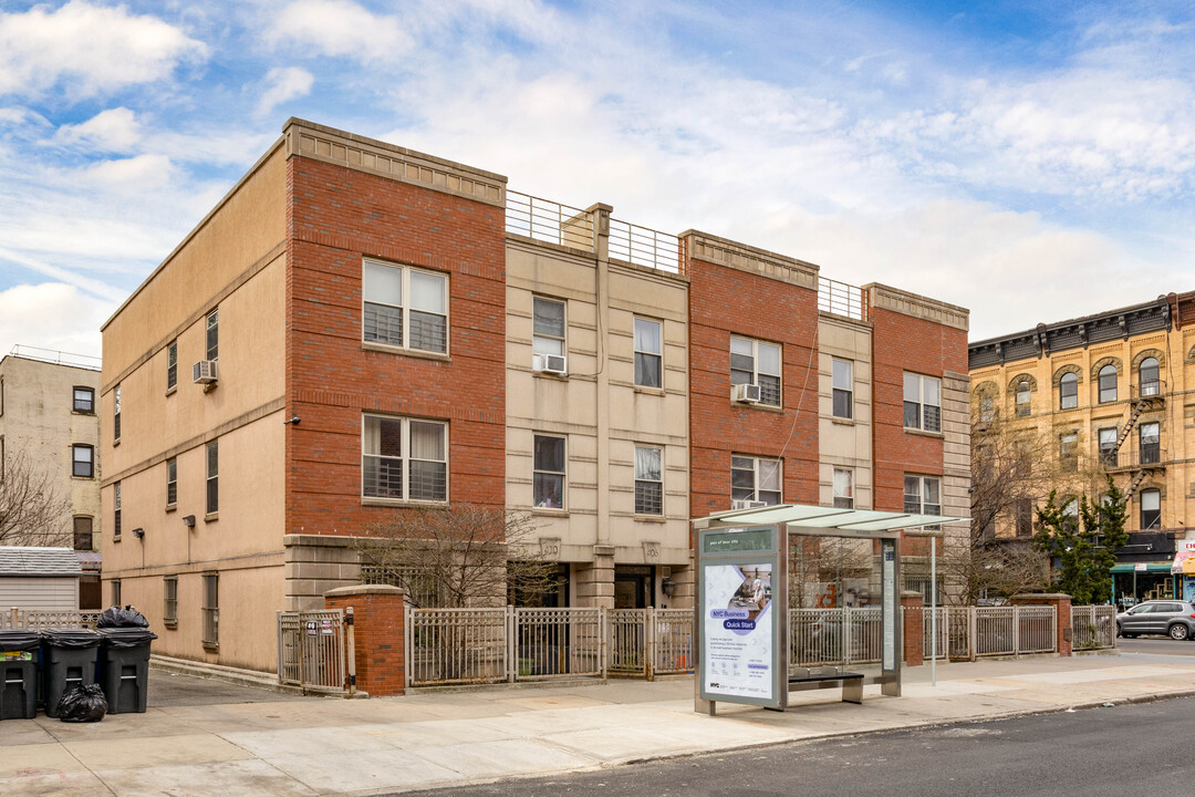 410 Halsey St in Brooklyn, NY - Building Photo