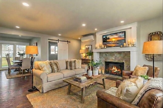 property at 604 W Crest Dr