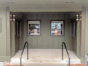 8300 SE Flavel St in Portland, OR - Building Photo - Building Photo