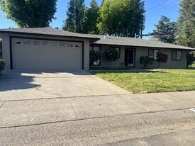 800 Andrew Dr in Yuba City, CA - Building Photo