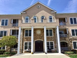 2112 Clinton Ln in Rockaway, NJ - Building Photo - Building Photo