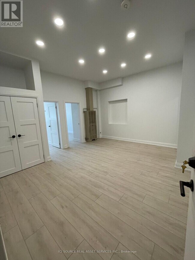property at 754-754 Queen St E