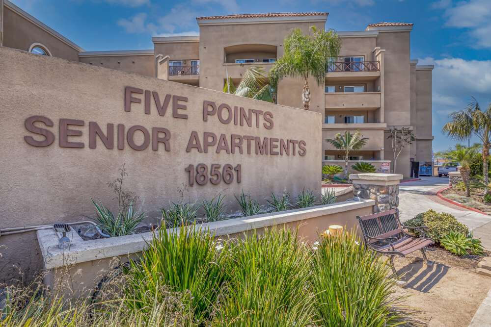 Five Points Seniors in Huntington Beach, CA - Building Photo