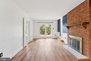 8525 Bound Brook Ln in Alexandria, VA - Building Photo