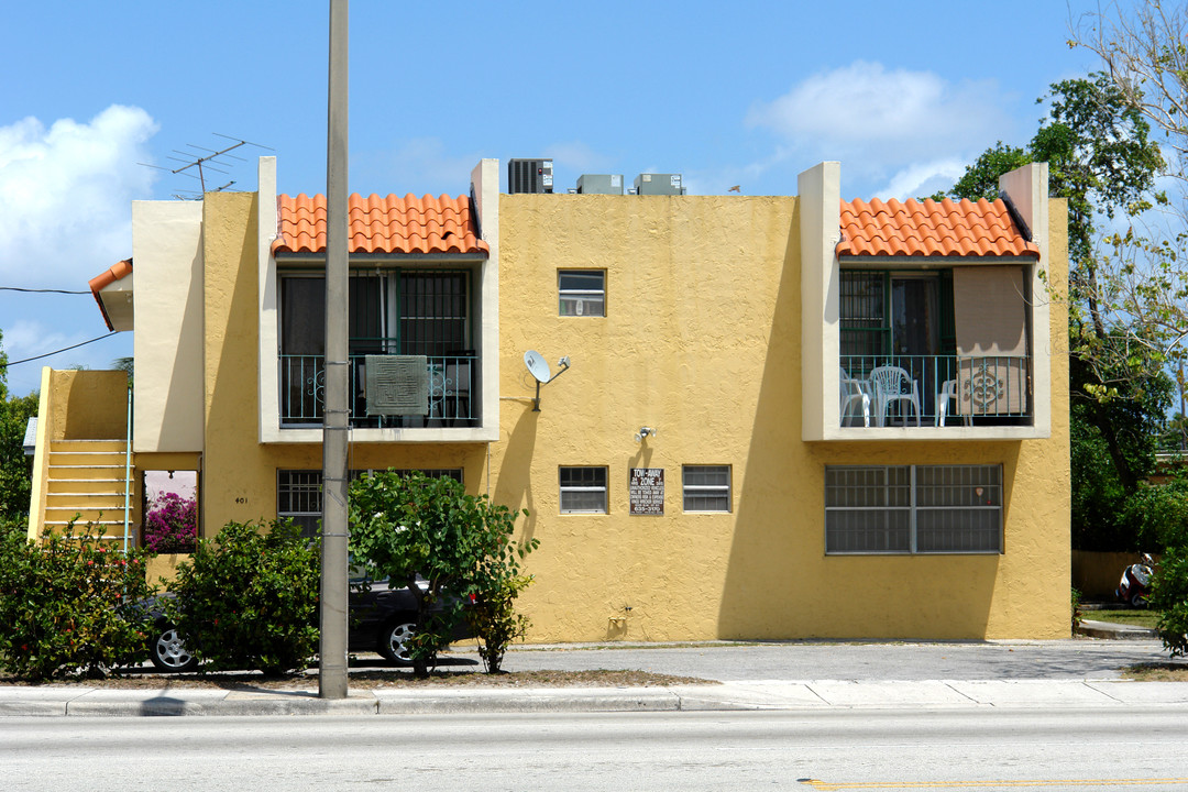 401 SW 37th Ave in Miami, FL - Building Photo