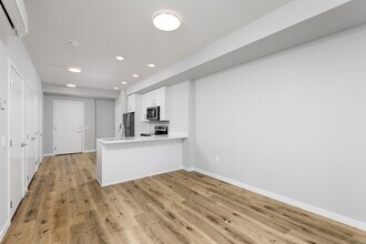 2165 Benvoulin Ct in Kelowna, BC - Building Photo - Building Photo