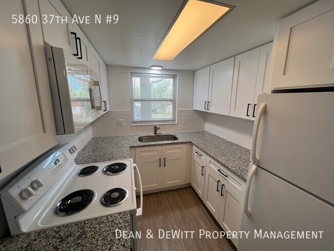 5860 37th Ave N in St. Petersburg, FL - Building Photo - Building Photo