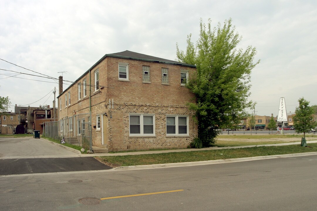 11 Walker Ave in Highwood, IL - Building Photo