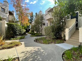 8444 Via Sonoma, Unit #85 in La Jolla, CA - Building Photo