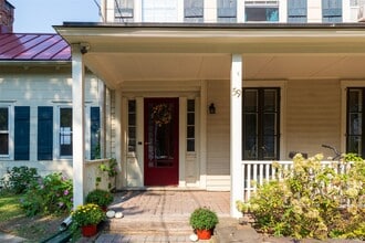59 Orchard Dr in Rhinecliff, NY - Building Photo - Building Photo
