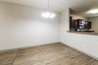 420 Sapphire Ln in Jarrell, TX - Foto de edificio - Building Photo