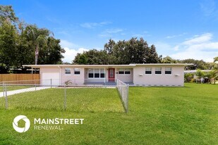 6300 Lyons St in Orlando, FL - Building Photo