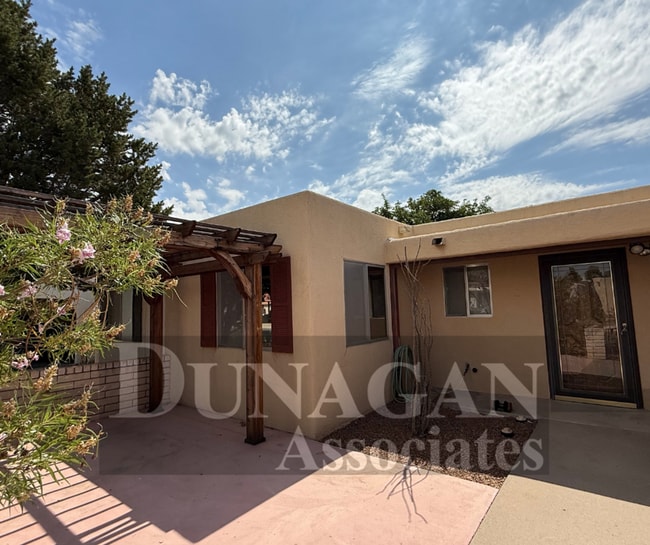 1704 Live Oak Pl in Carlsbad, NM - Building Photo - Building Photo