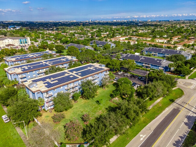 Praxis at Deerfield Beach - A 62+ Community in Deerfield Beach, FL - Foto de edificio - Building Photo
