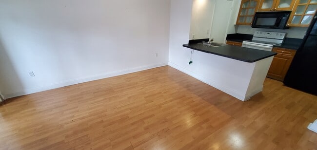 17335 NW 67th Plz, Unit D14 in Hialeah, FL - Building Photo - Building Photo