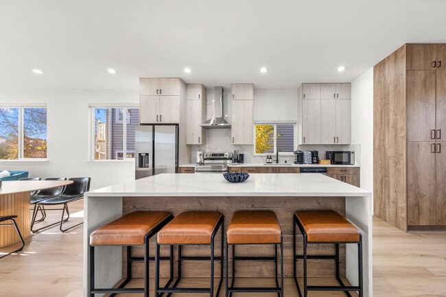 1400 Martin Luther King Jr Way S in Seattle, WA - Building Photo - Building Photo