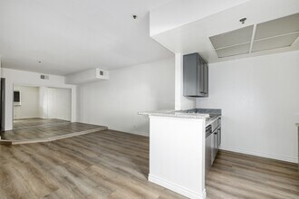 Santa Fe in Los Angeles, CA - Building Photo - Interior Photo