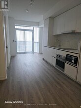 8 Interchange Wy in Vaughan, ON - Building Photo - Building Photo