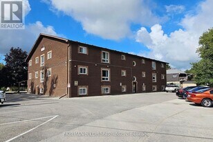 86 Curtis St in Essa, ON - Building Photo