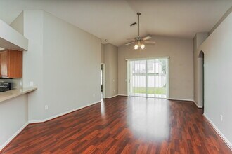 12817 Kings Lake Dr in Gibsonton, FL - Building Photo - Building Photo