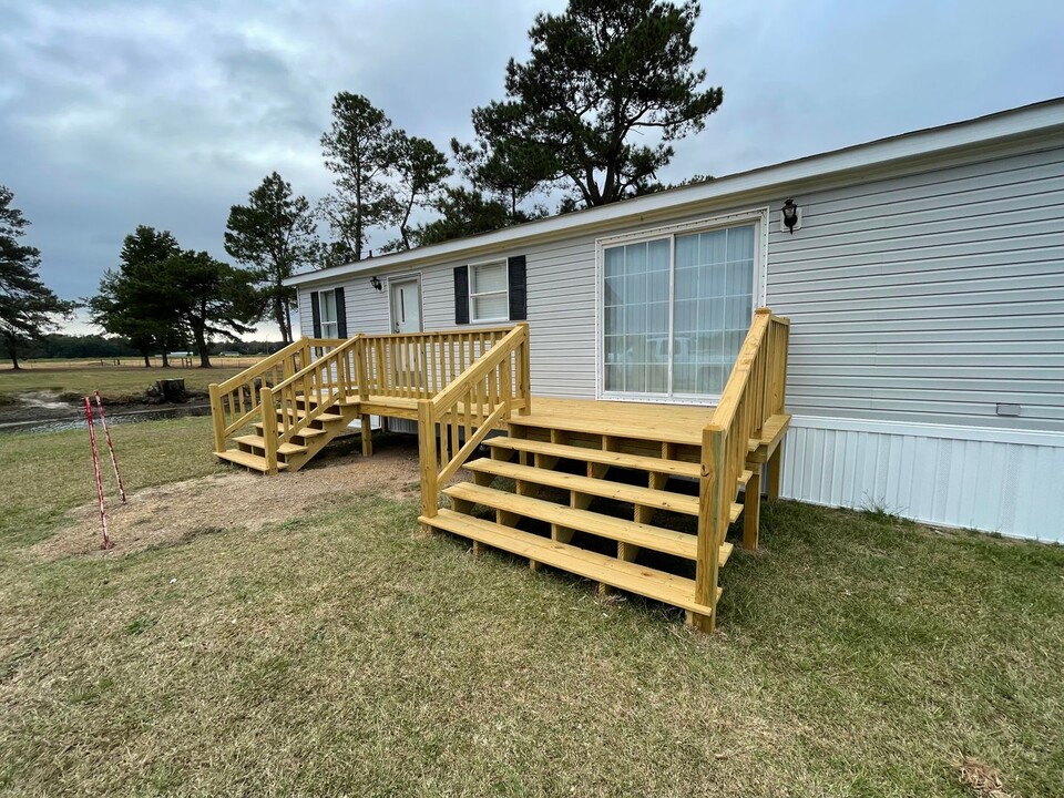 2042 Mt Olive Hwy in Newton Grove, NC - Building Photo