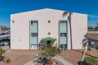 Thunderbird Terrace in Phoenix, AZ - Foto de edificio - Building Photo