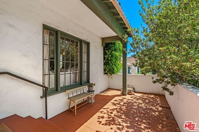 2032 Holmby Ave in Los Angeles, CA - Building Photo - Building Photo