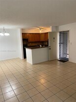 9608 W McNab Rd in Tamarac, FL - Building Photo