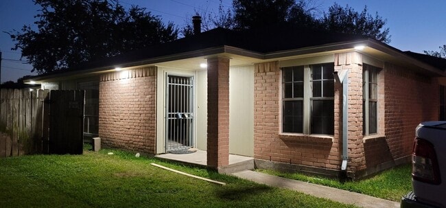 6715 Greenyard Dr in Houston, TX - Building Photo - Building Photo