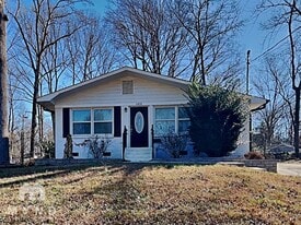 2408 Dora Dr, Unit 0801 in Charlotte, NC - Building Photo