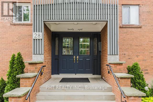 28 Admiral Rd in Toronto, ON - Building Photo