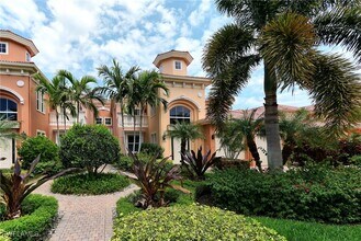 571 Avellino Isles Cir in Naples, FL - Building Photo - Building Photo