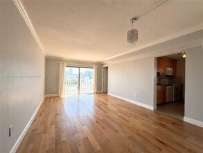 1300 Alton Rd in Miami Beach, FL - Building Photo - Building Photo