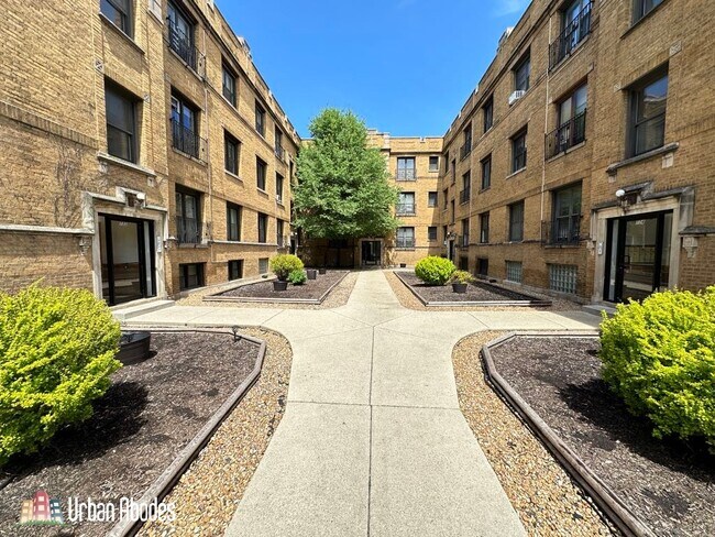 726 W Roscoe St, Unit M04B