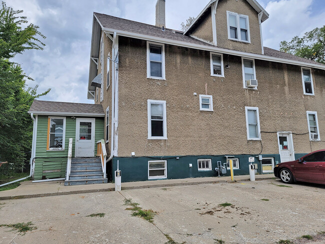708 8th St in Brookings, SD - Building Photo - Building Photo
