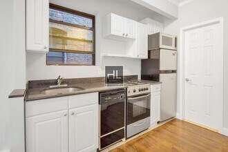 Barrow Street in New York, NY - Building Photo - Building Photo