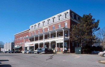 28 Railroad Sq in Nashua, NH - Building Photo - Building Photo
